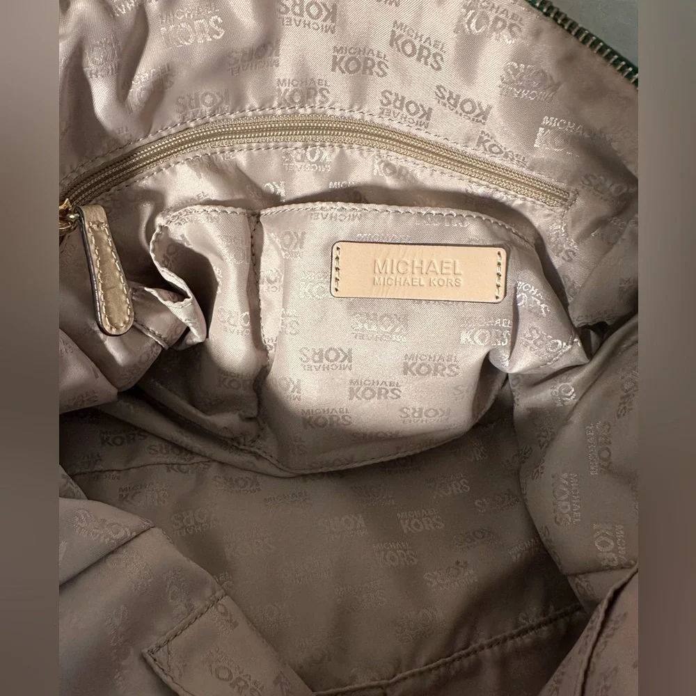 Michael Kors Grayson MD Satchel in the color Gooseberry. - Picture 12 of 14